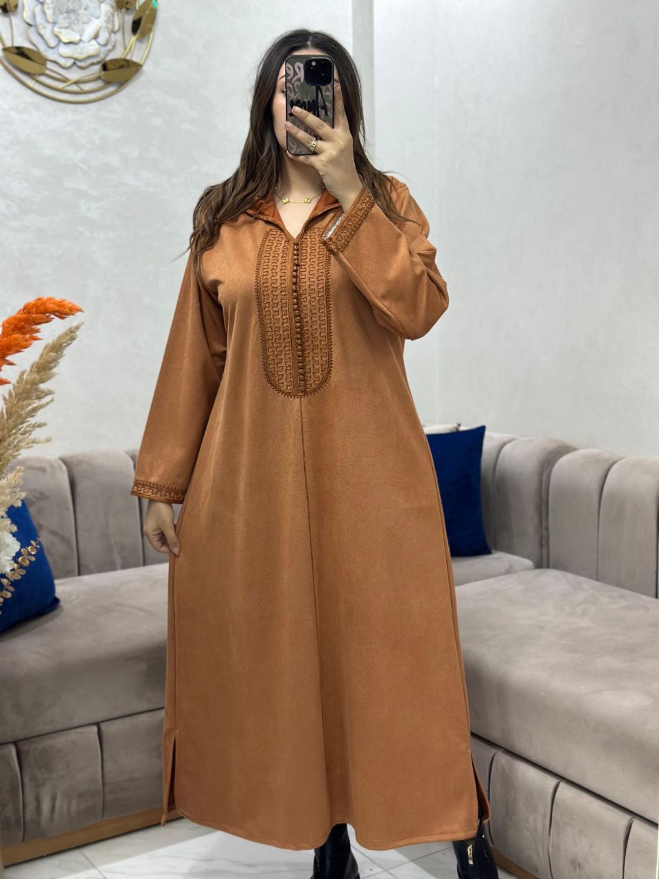 جلابة بطرزة اللون ف اللون