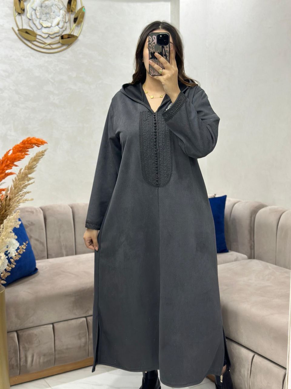 جلابة بطرزة اللون ف اللون