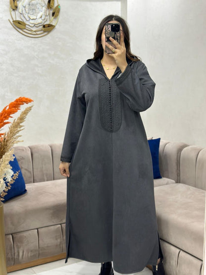 جلابة بطرزة اللون ف اللون