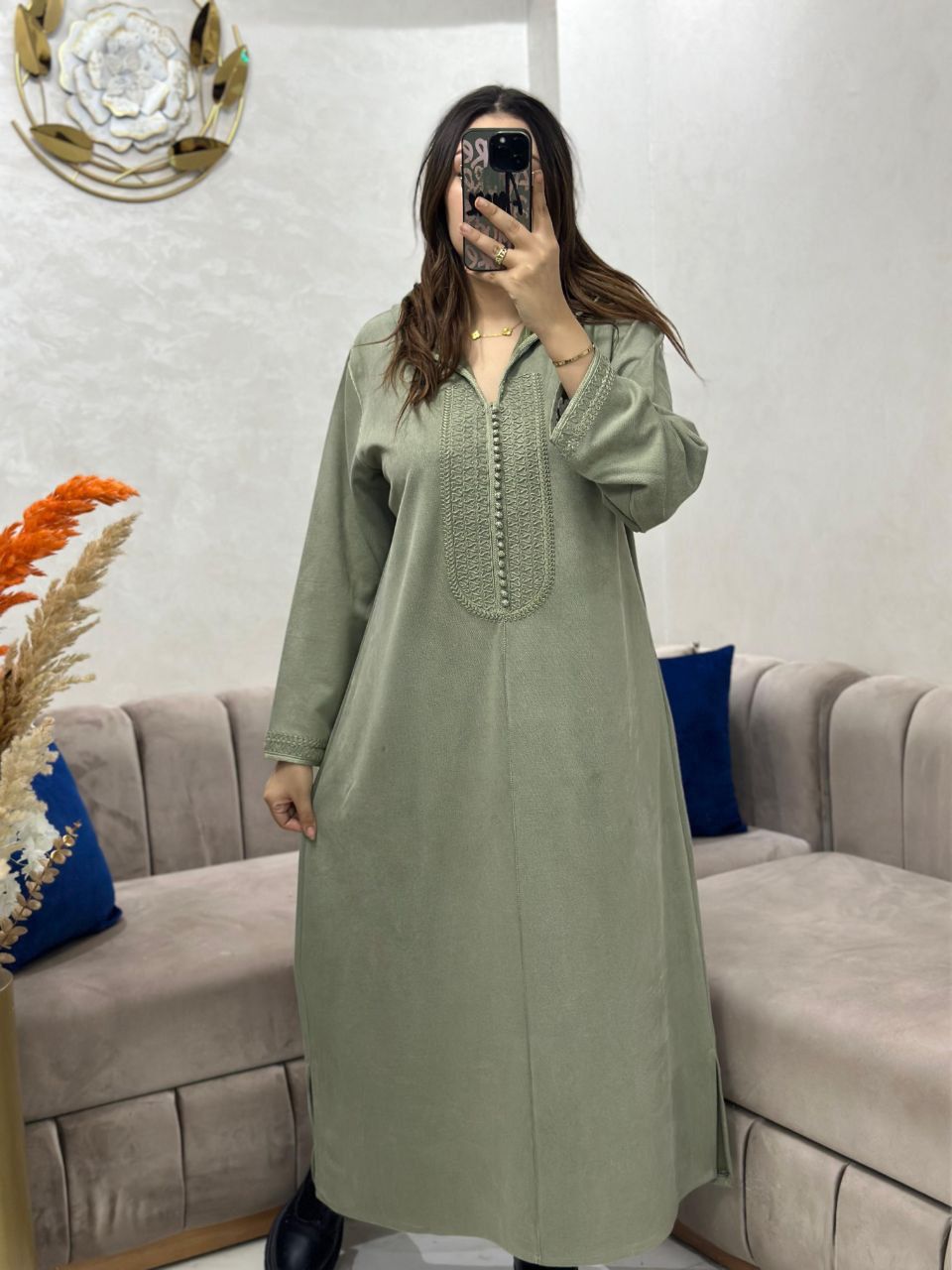 جلابة بطرزة اللون ف اللون