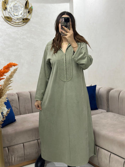 جلابة بطرزة اللون ف اللون