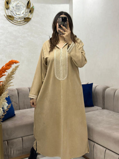 جلابة بطرزة اللون ف اللون