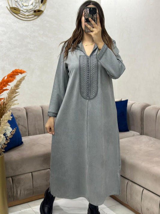 جلابة بطرزة اللون ف اللون