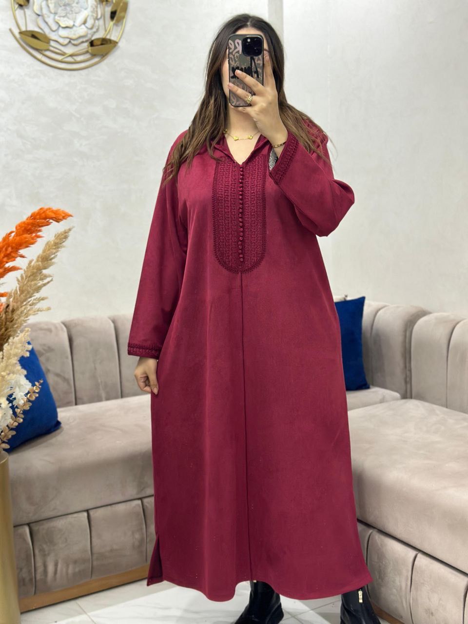 جلابة بطرزة اللون ف اللون